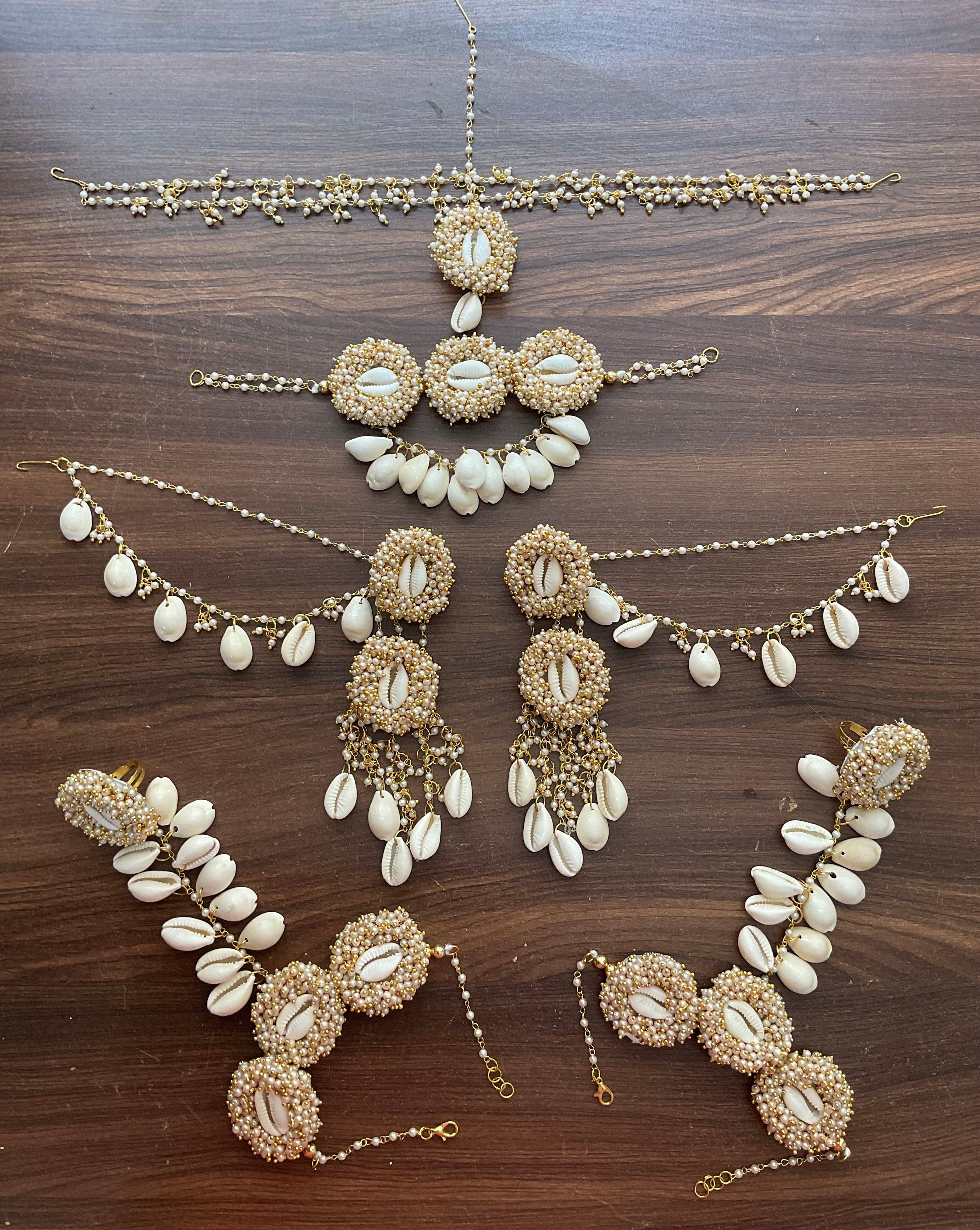 Gavya Nacklace set