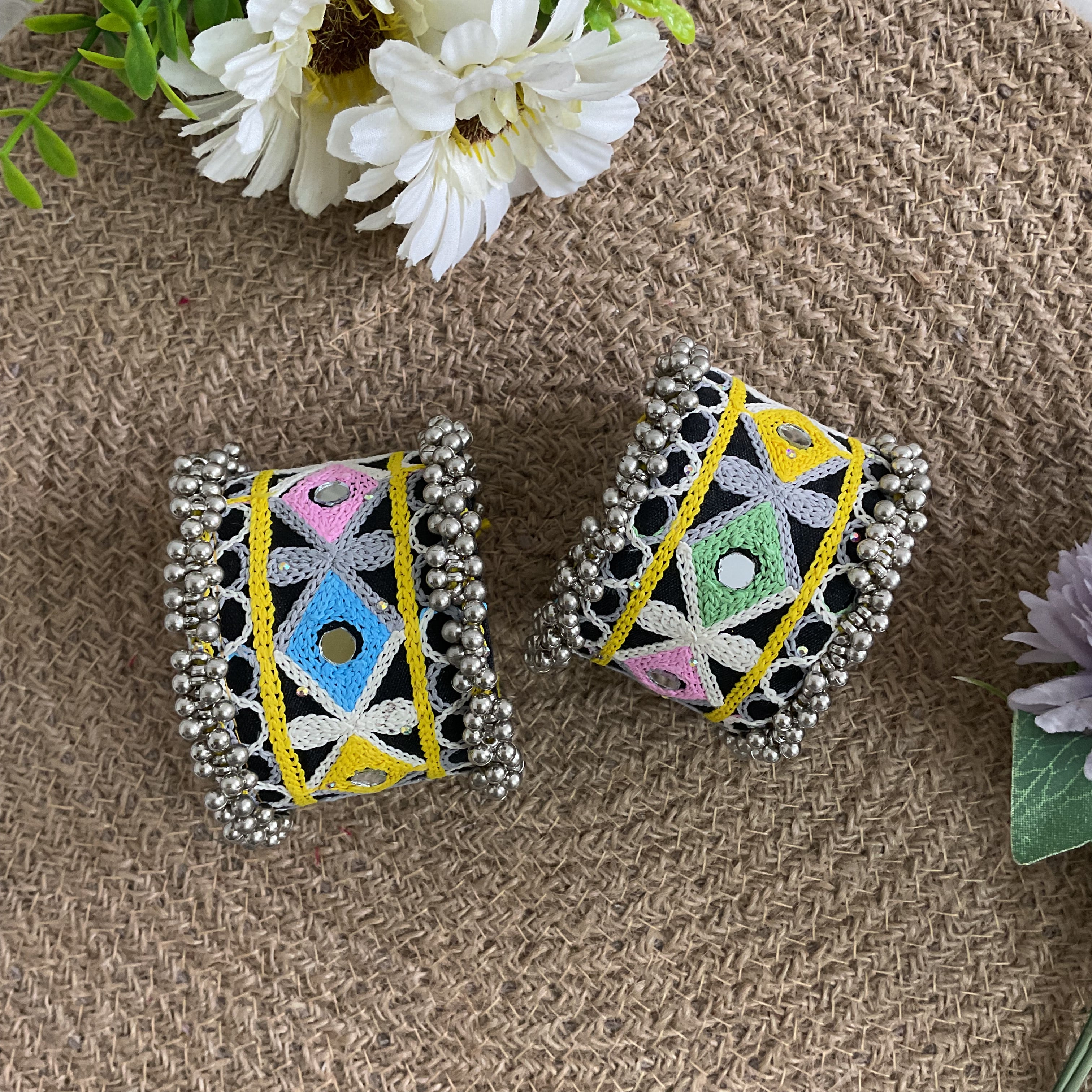 Falak Handcuff